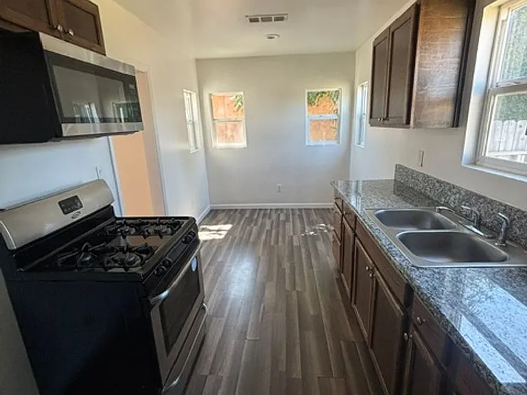 309 Lloyd St — Photo 5