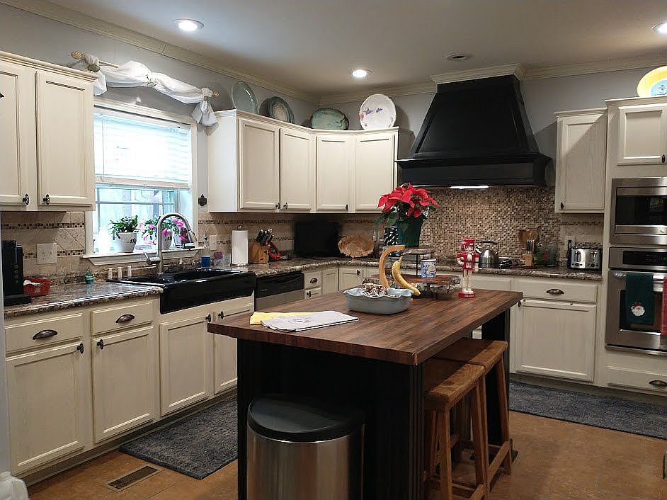 1st image of 146 Blakely Canyon Ln