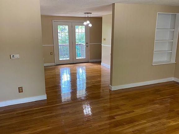 3rd image of 630 Skyview Dr