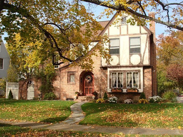 8 Pleasantview Ave, Fall 2005