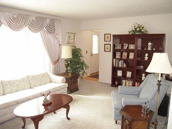 2nd image of 30324 Manhasset Dr