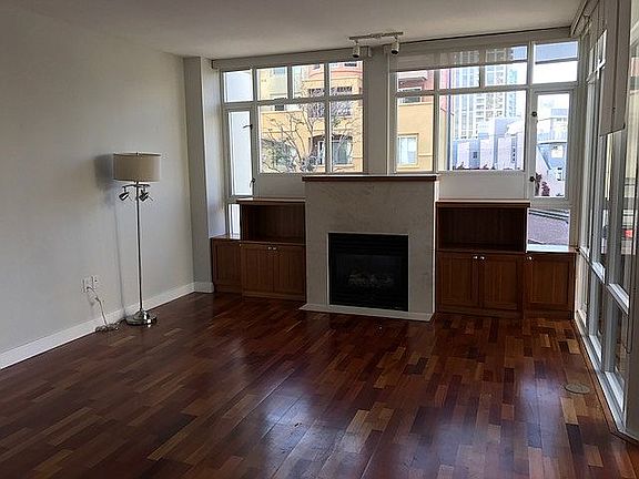 Living room w/ gas fireplace