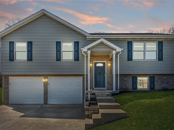 112 Winchester Dr, Pittsburgh, PA 15239