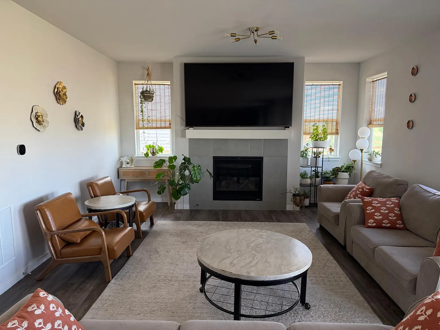 4 bed, 4154 sqft, $4,900 — Photo 3