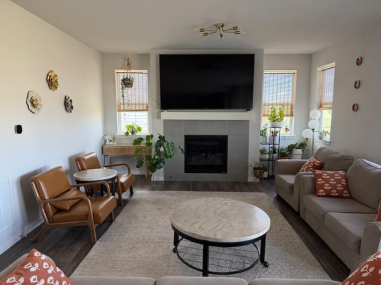 1212 Loraine Cir S — Photo 3