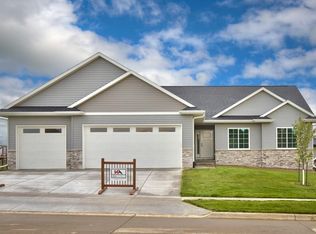 1910 Fox Ridge Rd, Ely, IA 52227