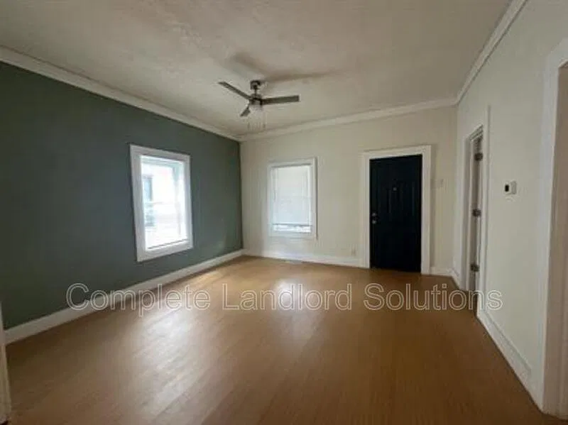 3 bed, 1.5 bath, $1,095 — Photo 2