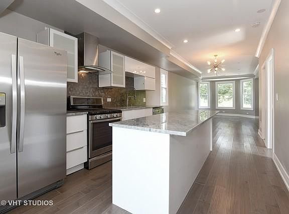 3rd image of 3625 W Oakdale Ave #2