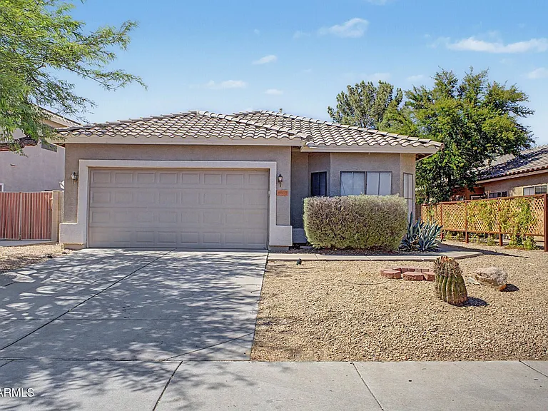 8868 W Laurel Ln — Photo 2