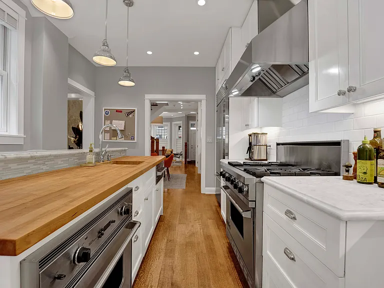 2109 N Clark St — Photo 13