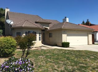 875 Robinson Ave, Clovis, CA 93612