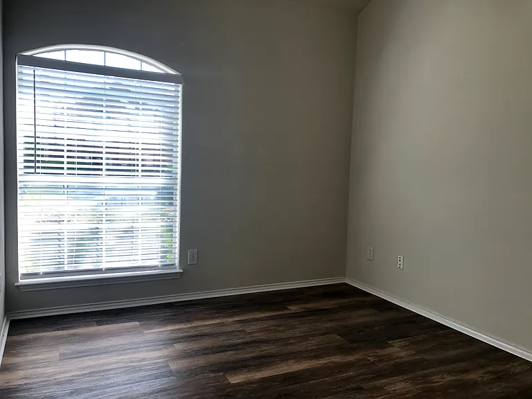 3841 Rolling Hills Dr — Photo 10