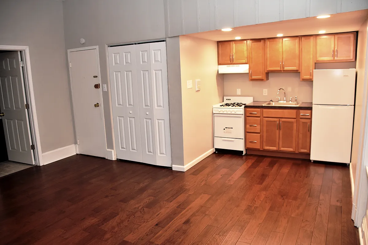 Building Photo - 146 S Fairmount St #5