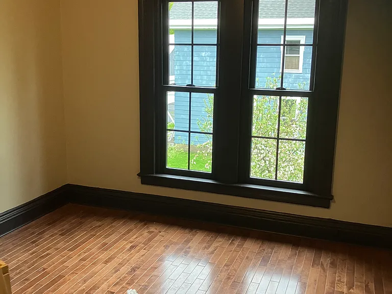 218 William St #2 — Photo 3