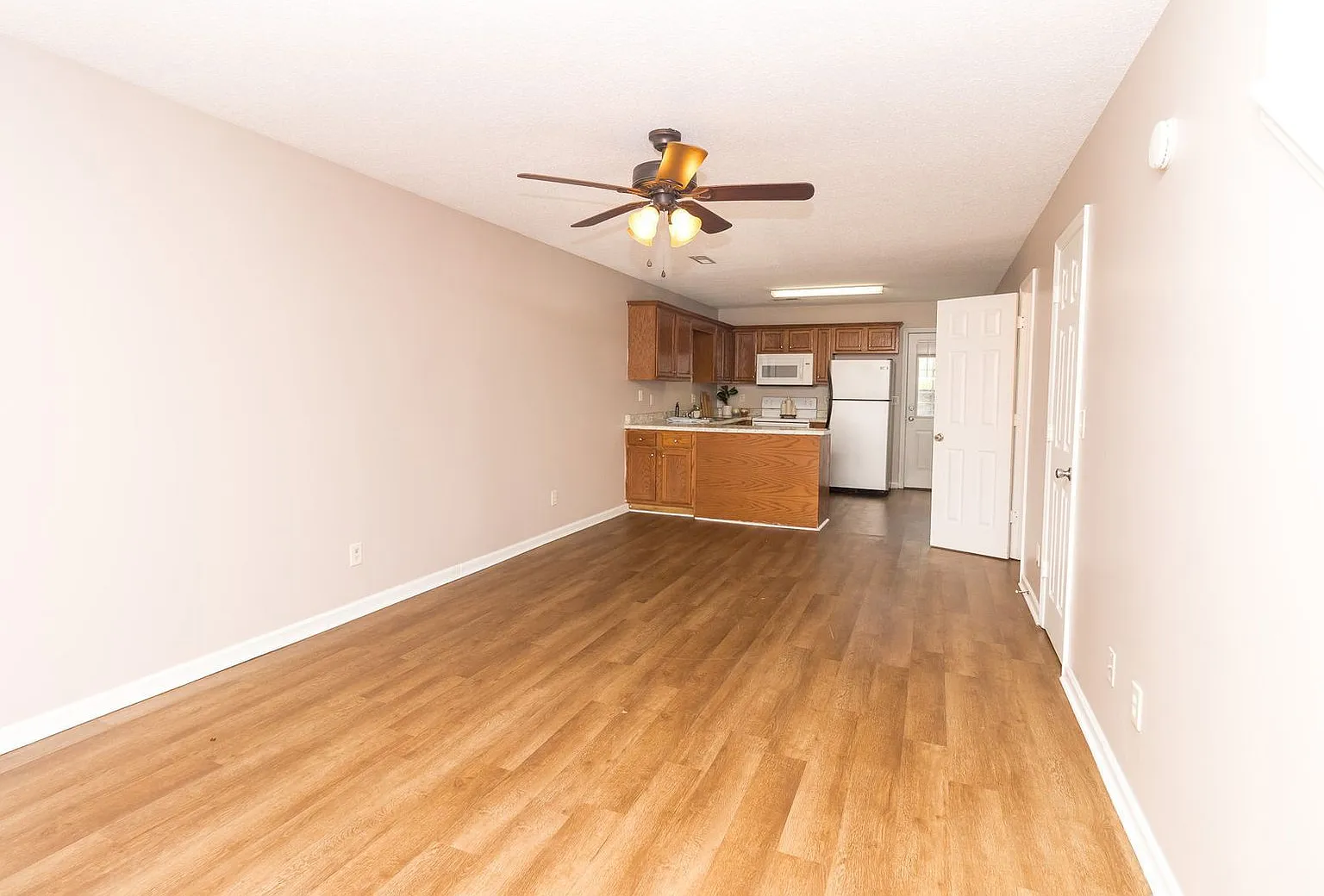 2 bed, 1.5 bath, 1000 sqft, $1,025 — Photo 4