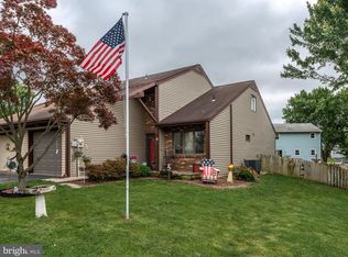 34 Akron Rd, Ephrata, PA 17522