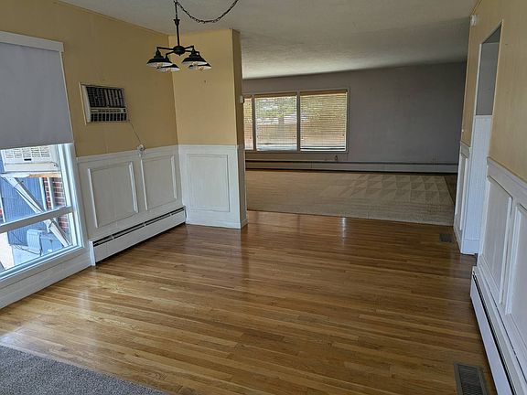 5th image of 1100 N Diamond Ave