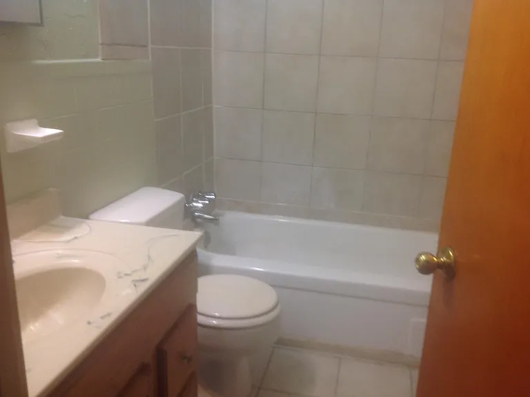 1423 E Thomas St — Photo 9