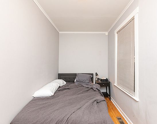 4th image of 3256 N Southport Ave #3