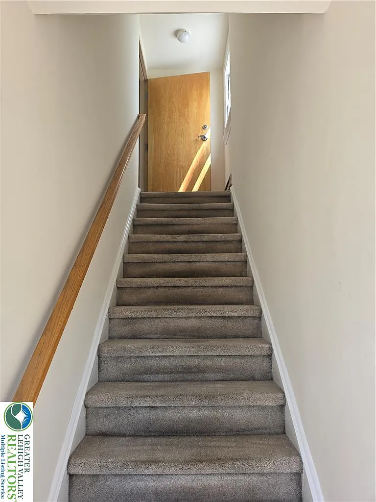 2 bed, 1.5 bath, 1600 sqft, $1,795 — Photo 2