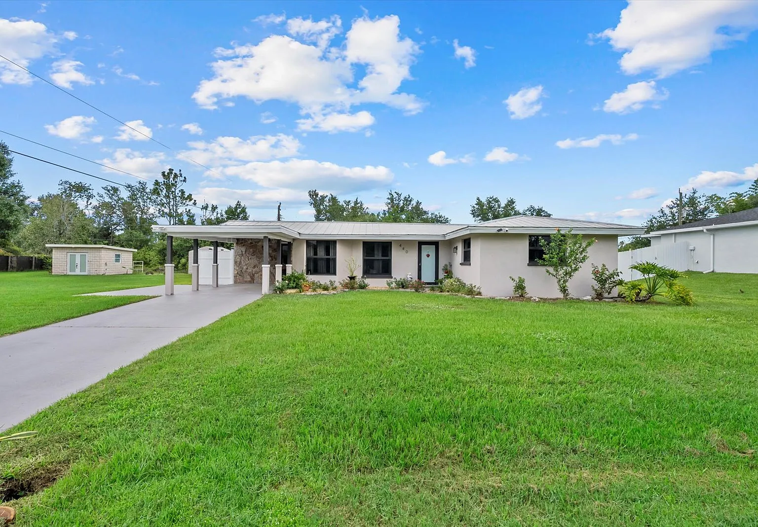 3 bed, 2.0 bath, 1164 sqft, $2,000 — Photo 3