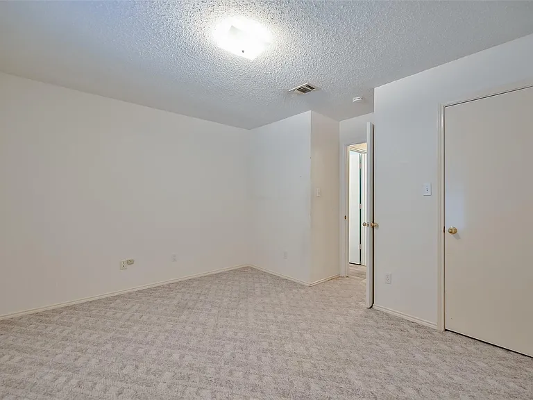 907 Clear Creek Dr — Photo 24