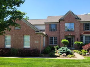 5382 Creekmonte Dr, Rochester, MI 48306