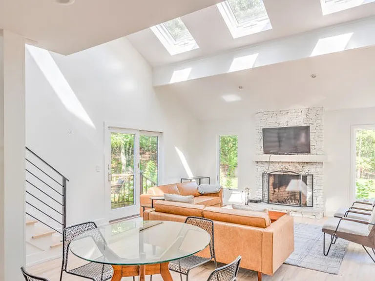 5 Woodhollow Dr — Photo 1