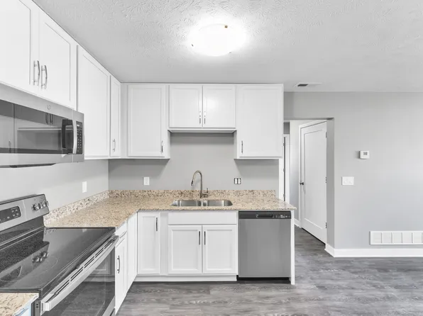 406 1st St #2C, Yutan, NE 68073