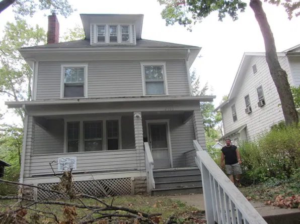 2103 Summit St, Columbus, OH 43201