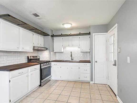 5th image of 367 Dandelion Dr