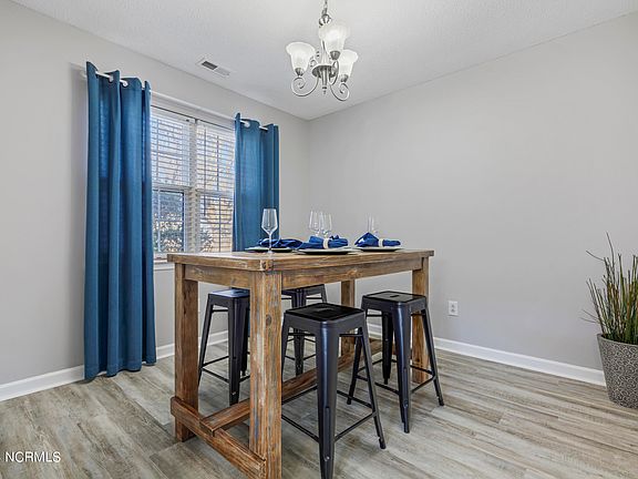 5th image of 103 Eastgate Drive