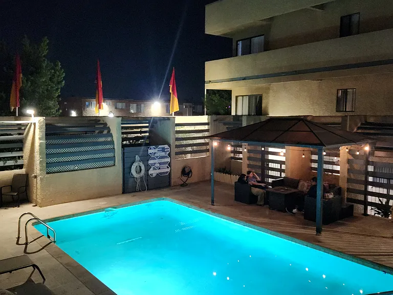 Canyon Crest Apts — Photo 1