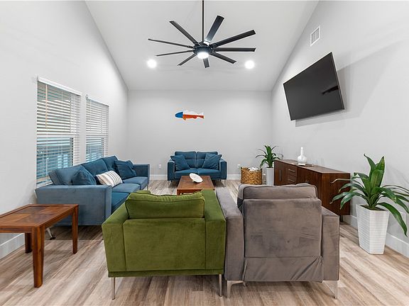 5th image of 4022 Summit Drive
