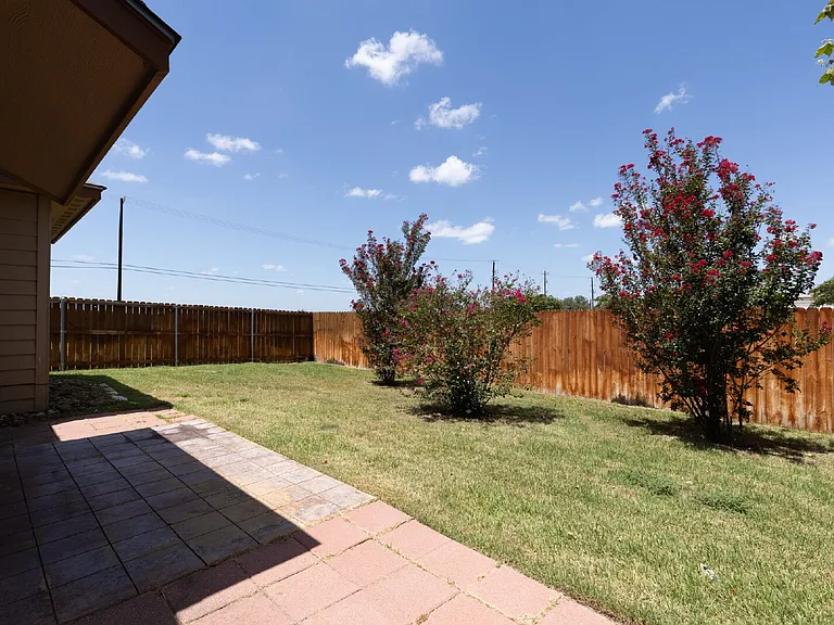 120 Navarro Xing — Photo 27