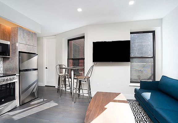 3rd image of 334 E 106th St #2B