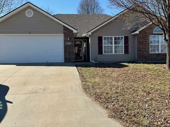 202 NW Michael Dr, Grain Valley, MO 64029