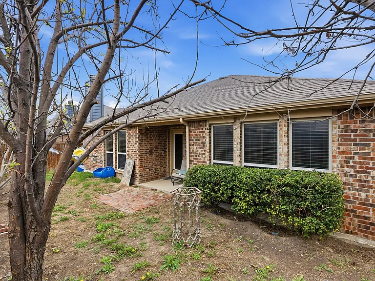 1115 Dickenson Dr — Photo 36
