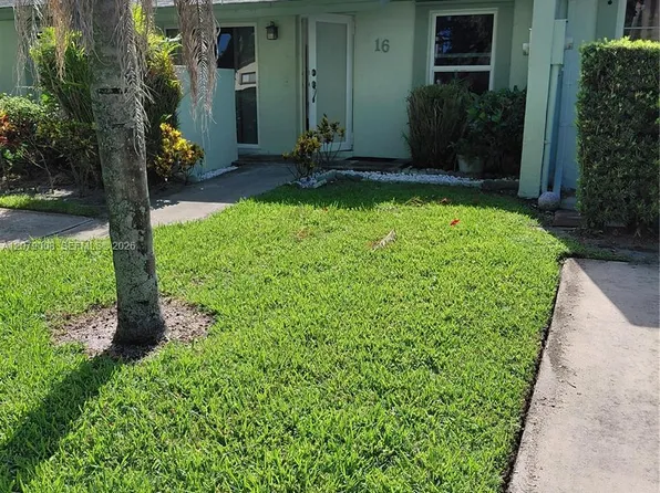 16 Camden Ln, Boynton Beach, FL 33426