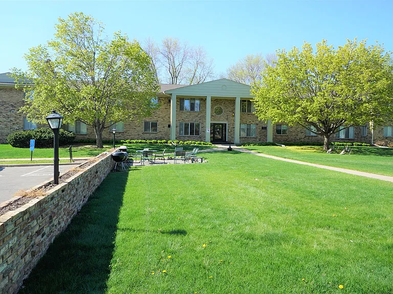 Maple Commons Apartments — Photo 13