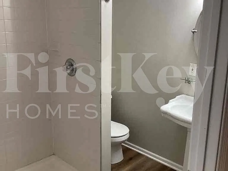904 E Madelyn Dr — Photo 12
