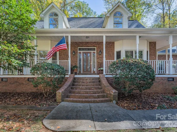 1085 Pinecrest Dr, Rock Hill, SC 29732