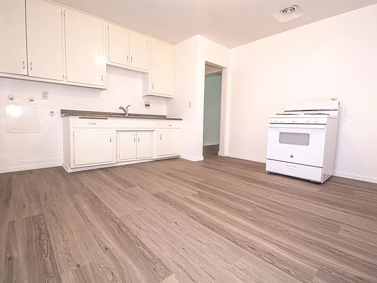 306 N Azusa Ave — Photo 12