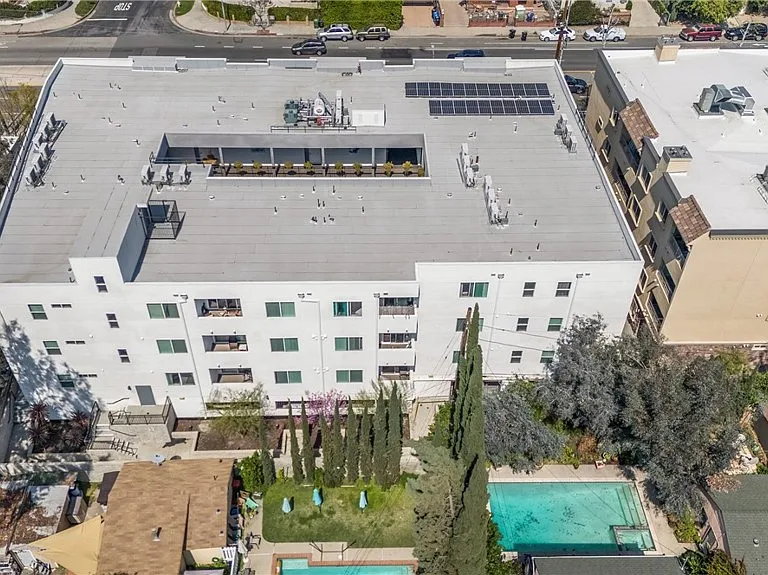 11616 Burbank Blvd #305 — Photo 11