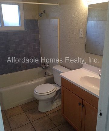 5th image of 3612 Willow St APT B