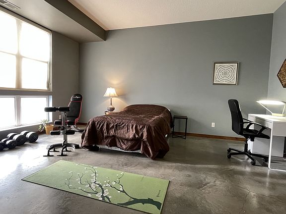 5th image of 2650 University Ave W APT 3