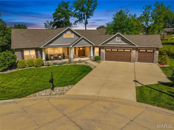 120 Independence Dr, Highland, IL 62249
