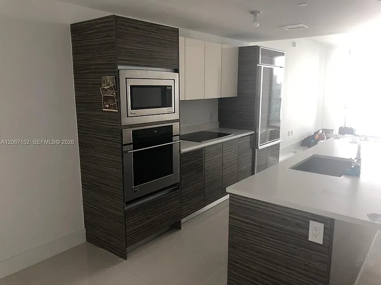 460 NE 28th St #1102 — Photo 16