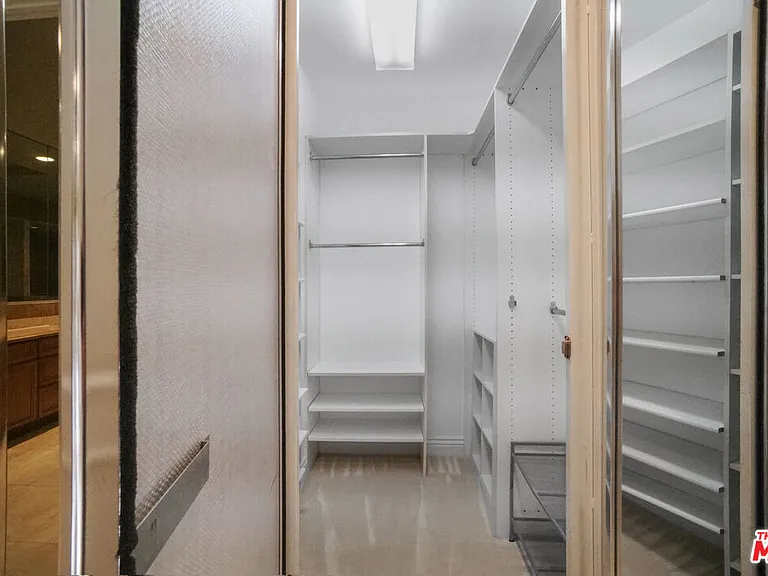 132 S Maple Dr #201 — Photo 24