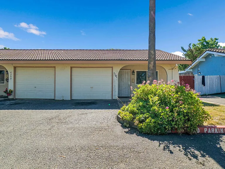 4206-4208 Casa Blanca Lane — Photo 3